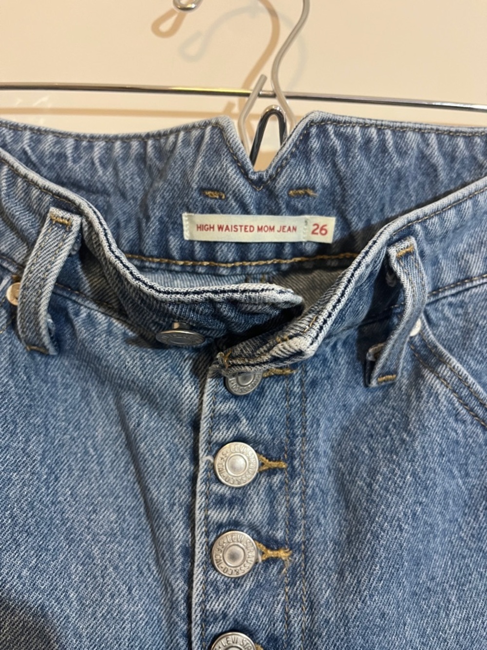 Levi's High Waisted Mom Jean Size 26 - Picture 3 of 8